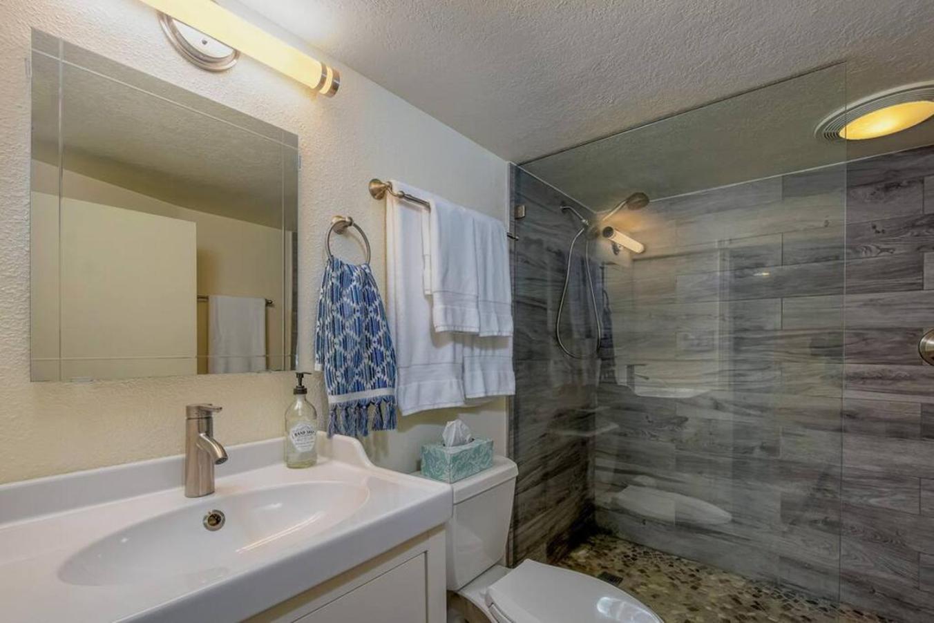 Private New Garden Apartment W Hot Tub Camas 外观 照片